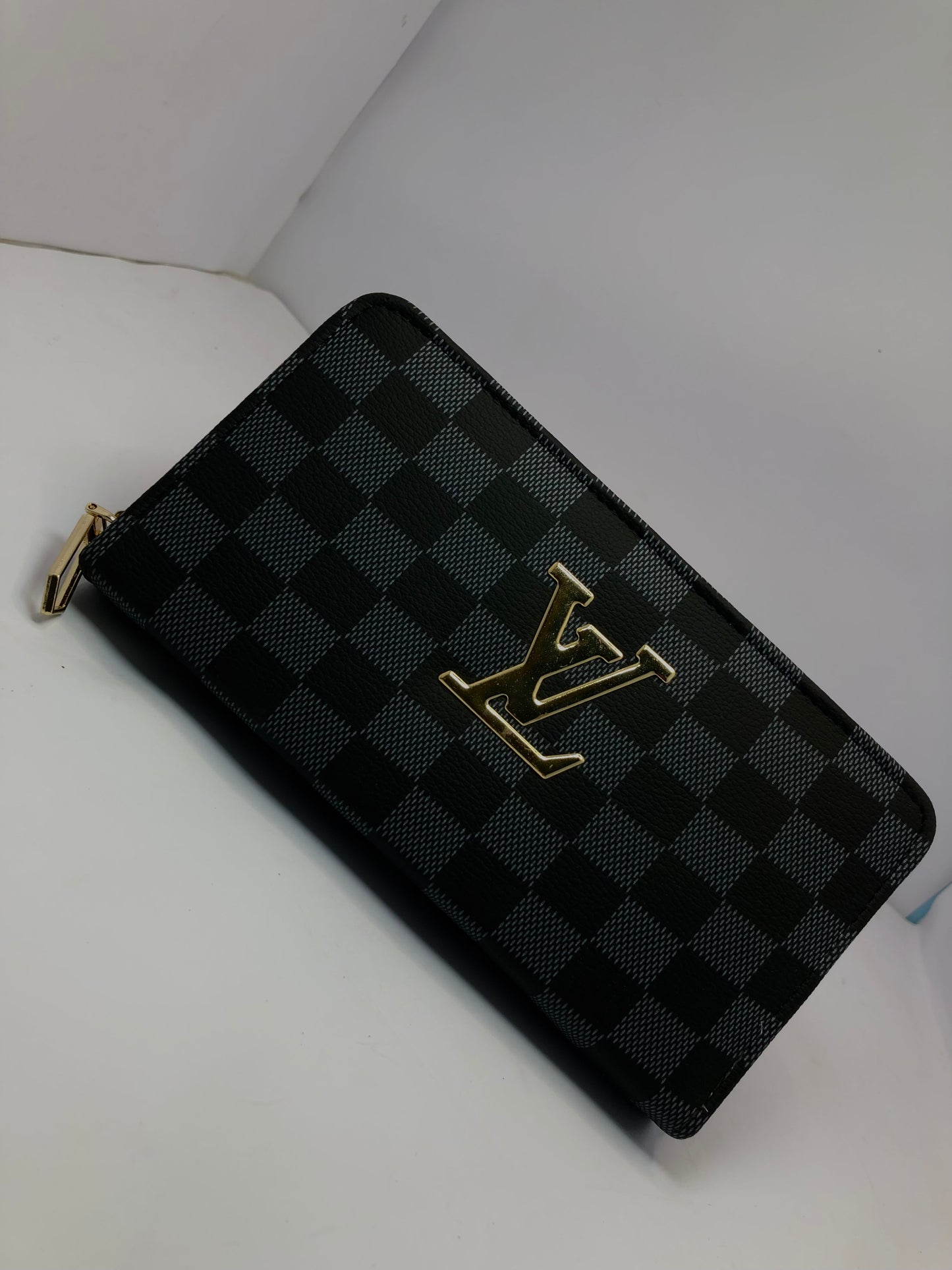 Premium Checkered Zipper Wallet – Elegant & Stylish Design